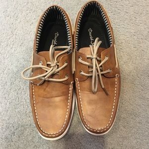 Men’s size 9 dock style shoes